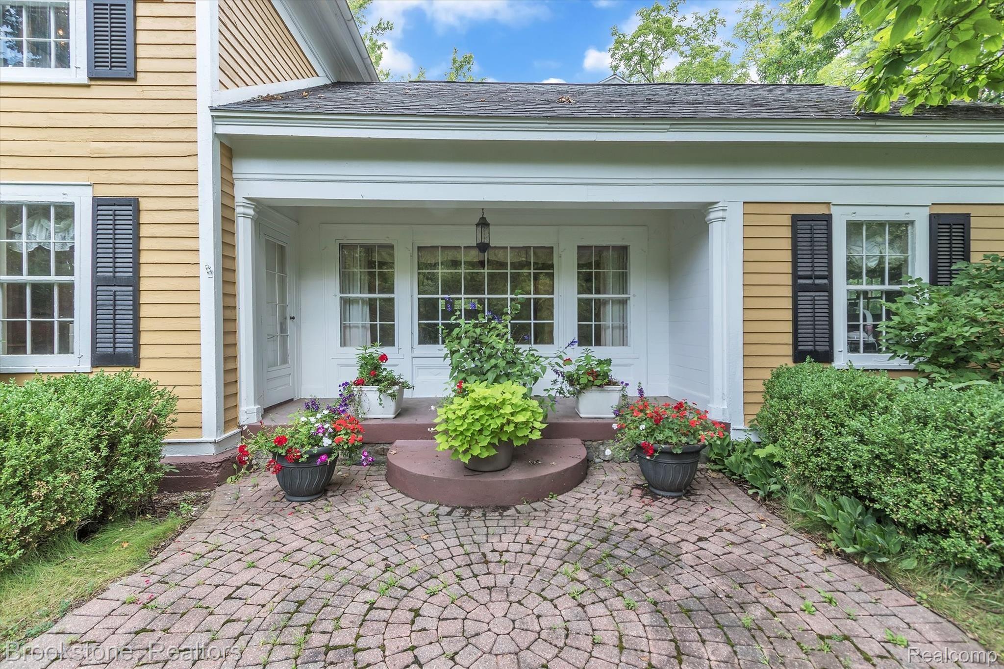 885 East Romeo Road Leonard, MI 48367 - Photo 7 of 60 07--WindowStill-Real-Estate-Photography-7.jpg