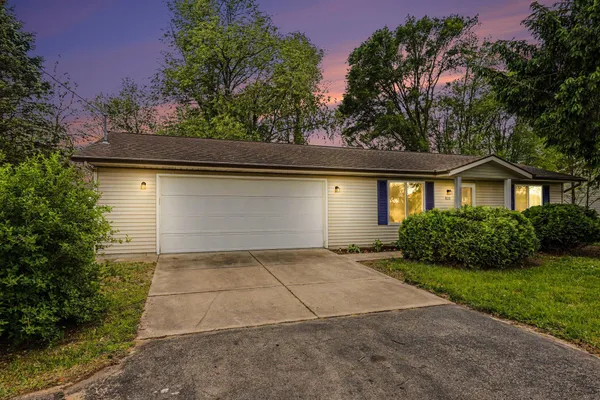 $250,000 | 828 106th Avenue, Plainwell, MI 49080