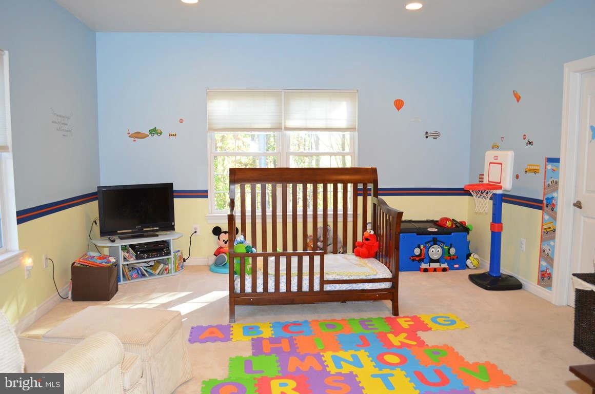 8715 Windsor Mill Road Baltimore, MD 21244 - Photo 14 of 29 MAIN LEVEL ATTACHED SITTING ROOM