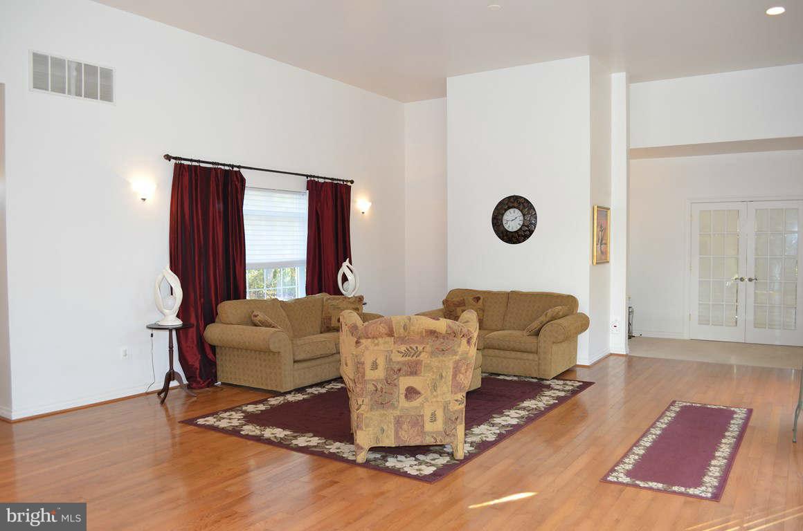 8715 Windsor Mill Road Baltimore, MD 21244 - Photo 6 of 29 Living Room