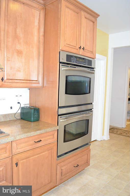 8715 Windsor Mill Road Baltimore, MD 21244 - Photo 10 of 29 Kitchen