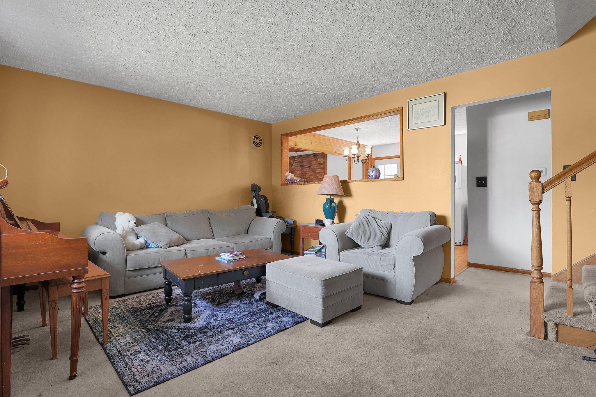 4868 Hendron Road Groveport, OH 43125 - Photo 10 of 37 Living Room