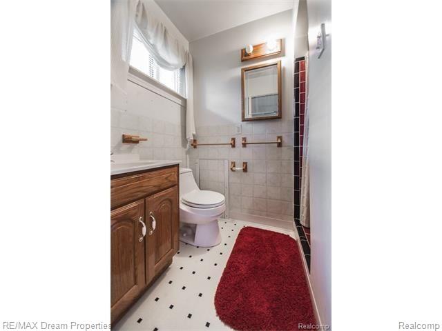 18780 Norwich Road Livonia, MI 48152 - Photo 13 of 17
