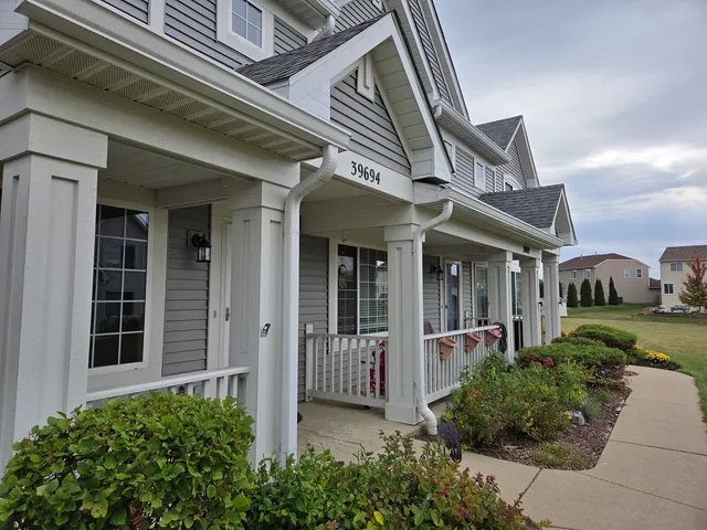$229,900 | 39694 Warren Lane, Unit 39694, Beach Park, IL 60083