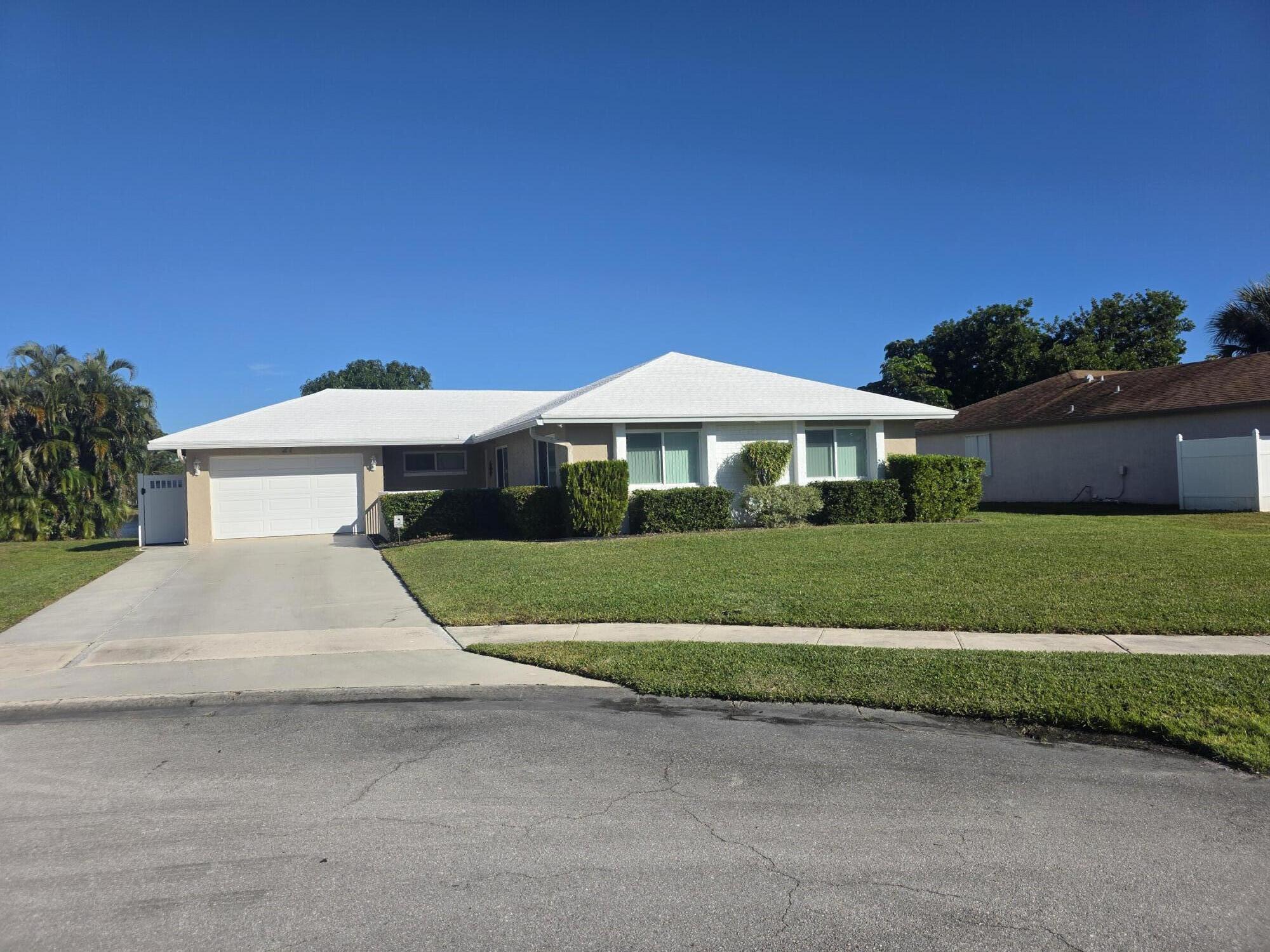 27 Vista Del Rio Boynton Beach, FL 33426 - Photo 1 of 45 Front 1
