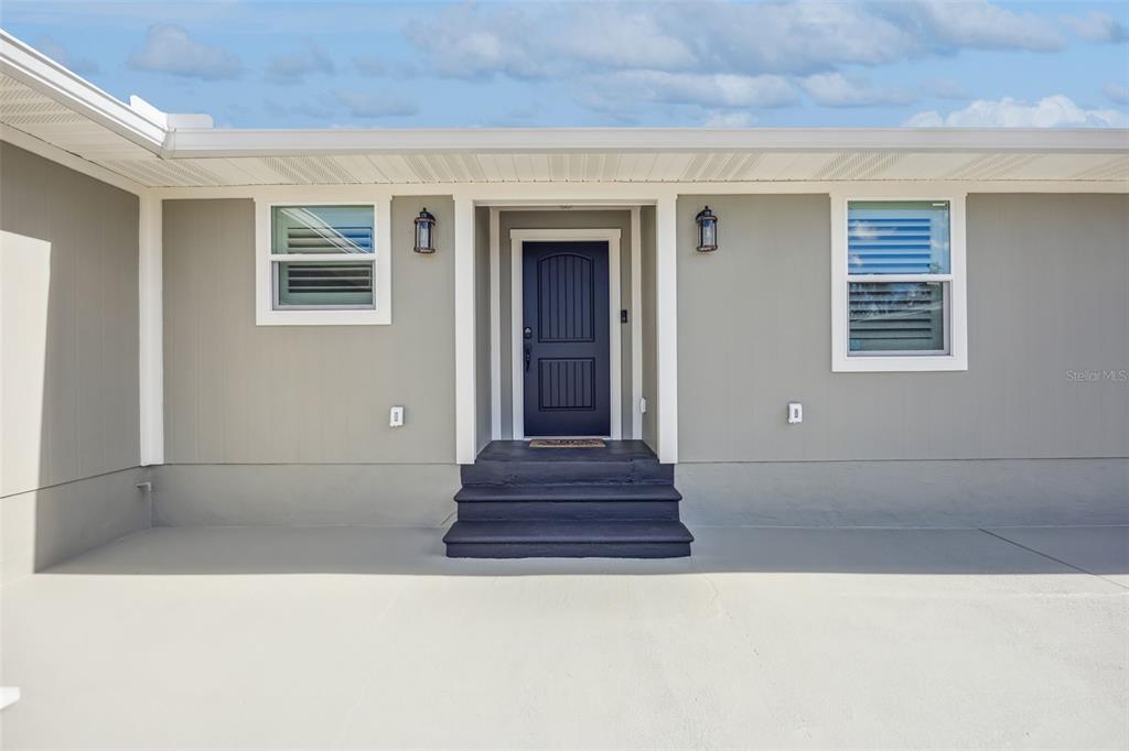 323 McLain Lane Geneva, FL 32732 - Photo 42 of 70 a front view of a house