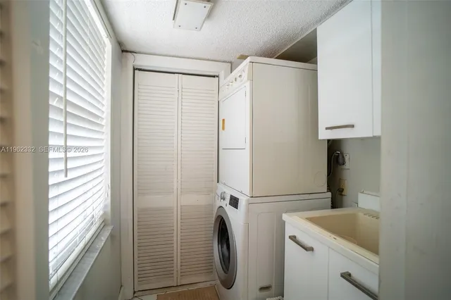 $320,000 | 3510 Oaks Way, Unit 408, Pompano Beach, FL 33069