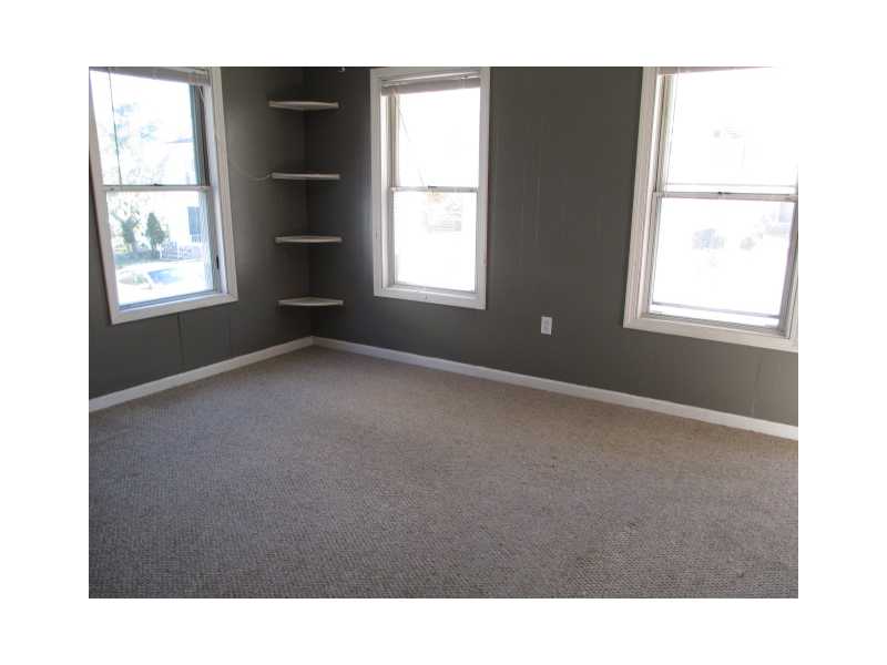31 Gerald Street Pawtucket, RI 02860 - Photo 3 of 7 Living Room.
