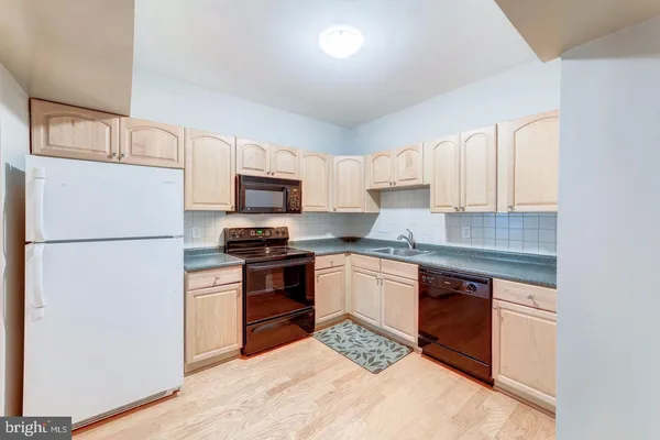 $2,000 | 7938 Bentley Village Drive, Unit 32C, Springfield, VA 22152