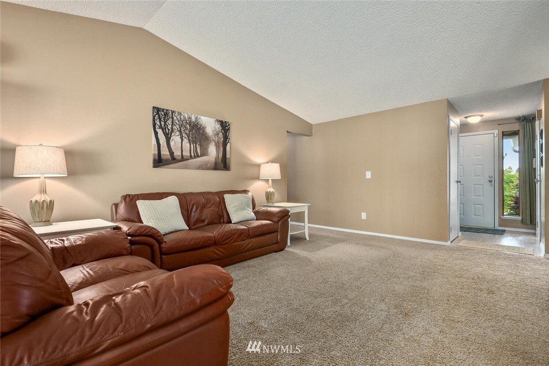 19240 146th Avenue Southeast Renton, WA 98058 - Photo 6 of 28 Gallery Image 6