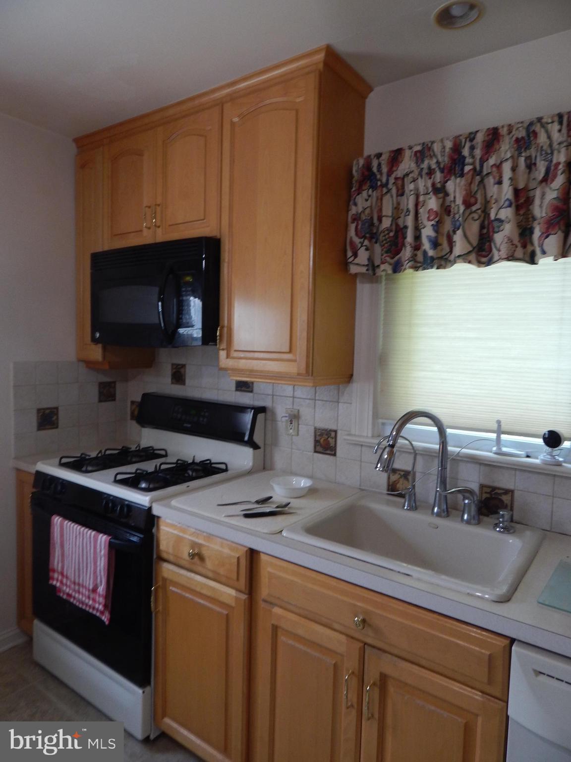 3 Alton Road Hamilton, NJ 08619 - Photo 11 of 44 KITCHEN