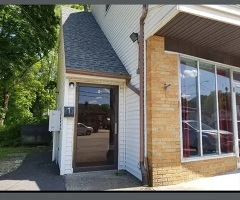 $1,700 | 2 Fairlawn Avenue, Unit SUITE 2, Oxford, MA 01540