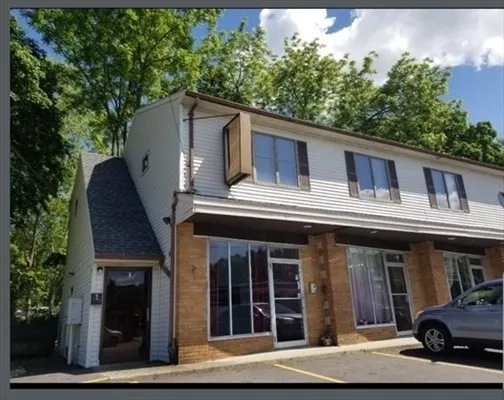 $1,700 | 2 Fairlawn Avenue, Unit SUITE 2, Oxford, MA 01540