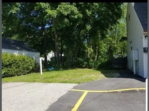 $1,700 | 2 Fairlawn Avenue, Unit SUITE 2, Oxford, MA 01540