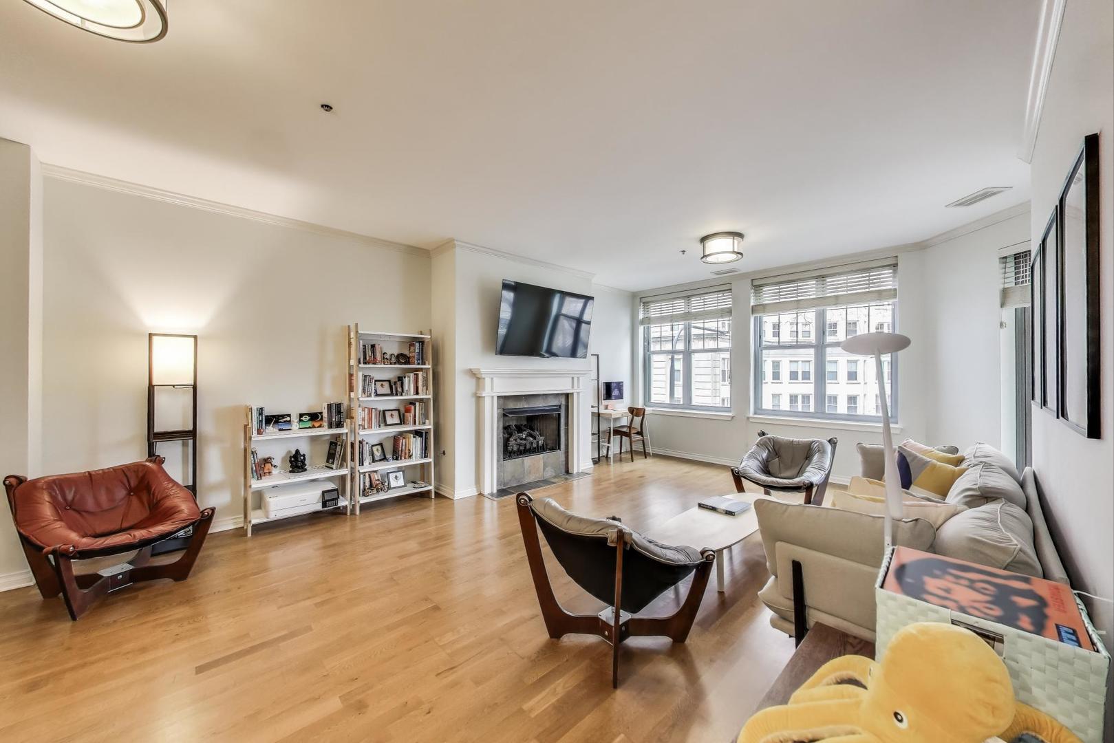 5556 North Sheridan Road, Unit 306 Chicago, IL 60640 - Photo 2 of 27
