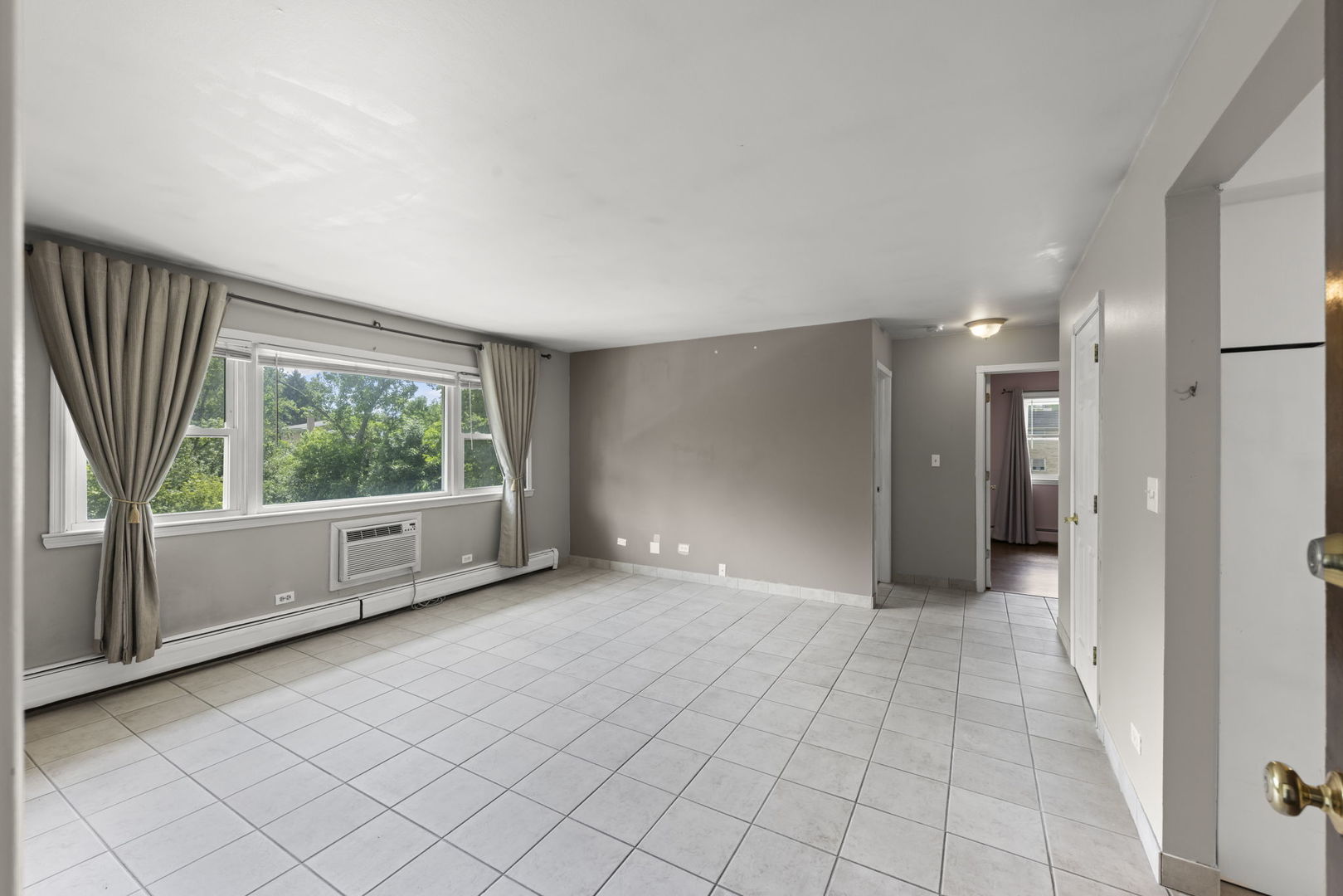 255 East Oak Street, Unit 12 Addison, IL 60101 - Photo 3 of 20