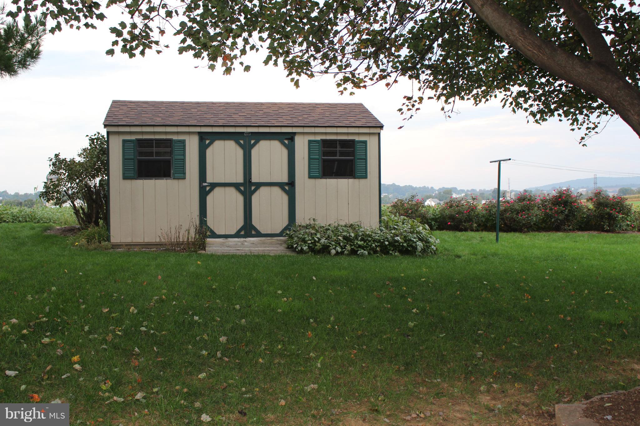 27 Allen Road Ephrata, PA 17522 - Photo 3 of 21 Back yard shed