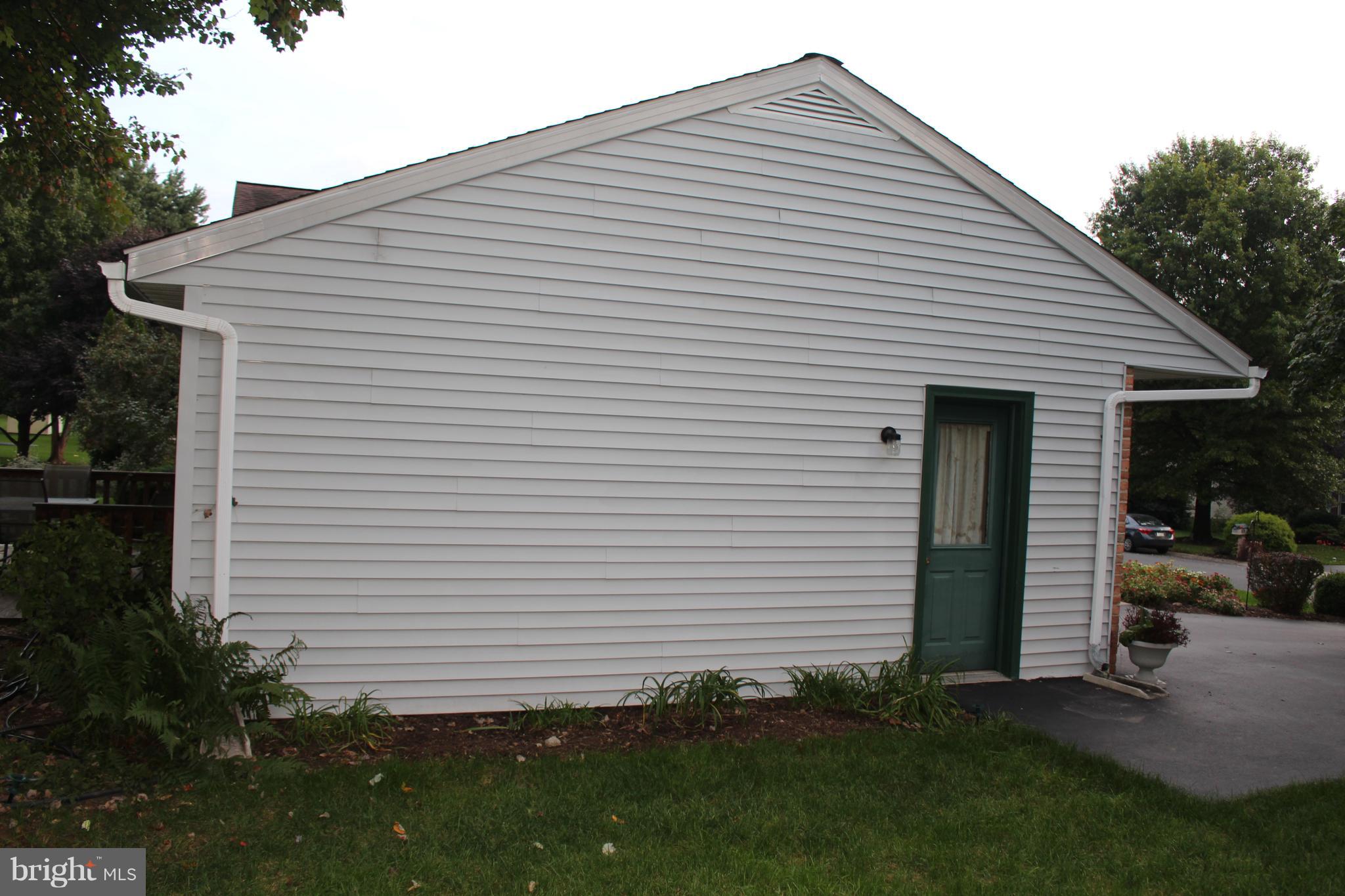 27 Allen Road Ephrata, PA 17522 - Photo 8 of 21 Extended driveway and side entrance to garage