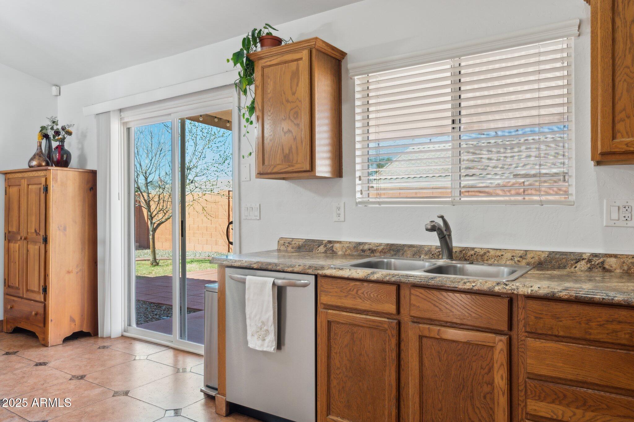 3202 East Decatur Street Mesa, AZ 85213 - Photo 9 of 51 Bright & Light!