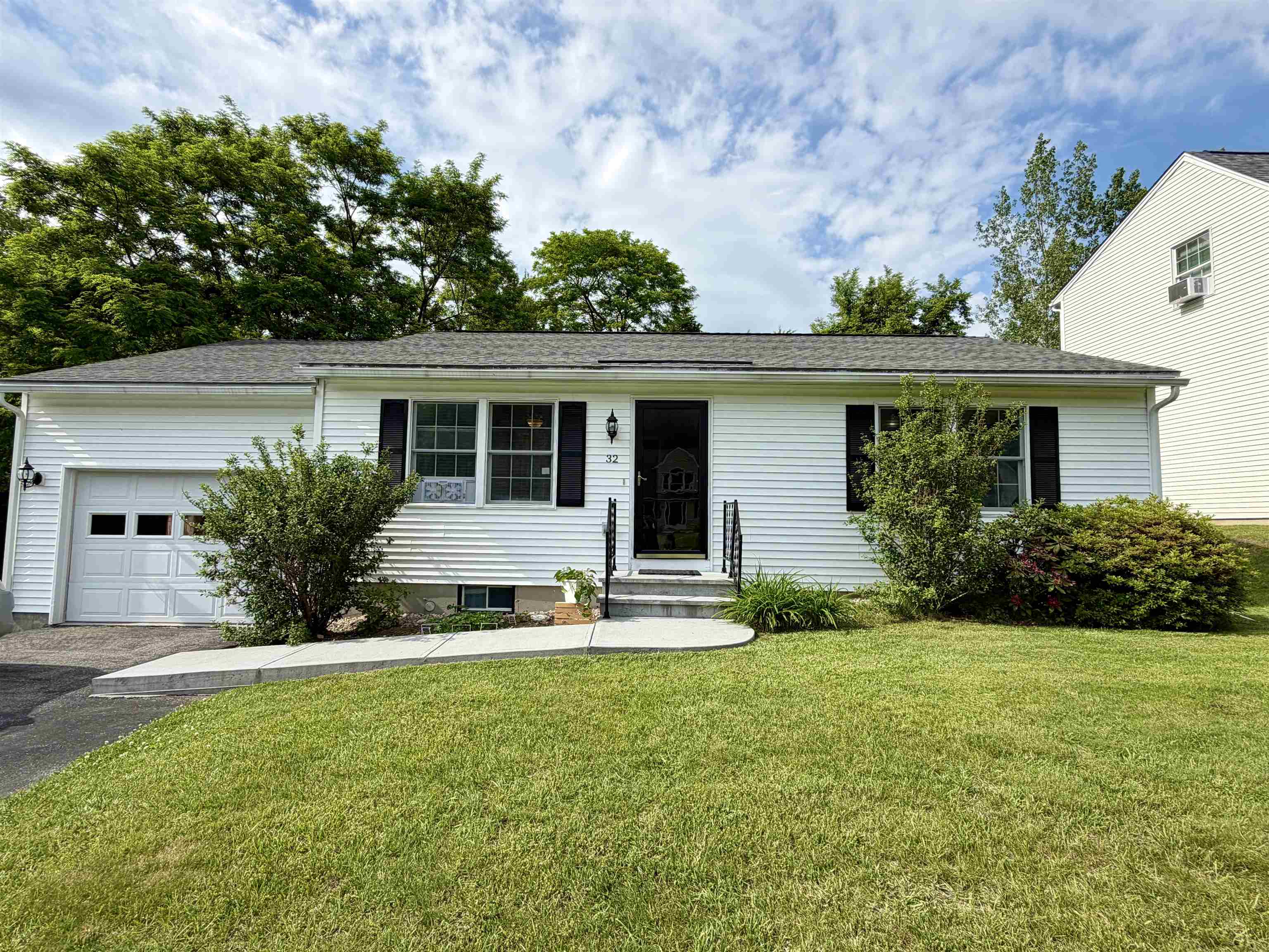 32 Albe Drive Bennington, VT 05201 - Photo 4 of 40