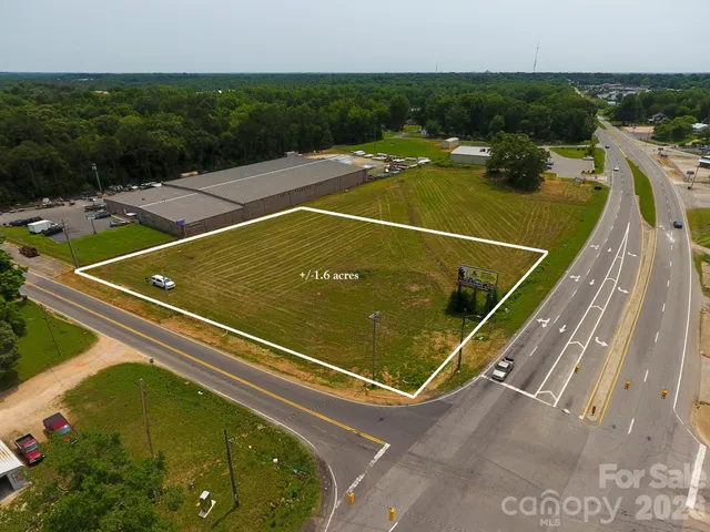 a view of a tennis court