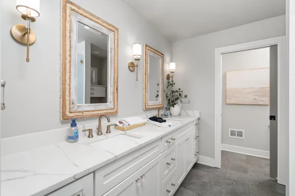 $1,050,000 | 118 Elkenburg Street, Unit 20, South Haven, MI 49090
