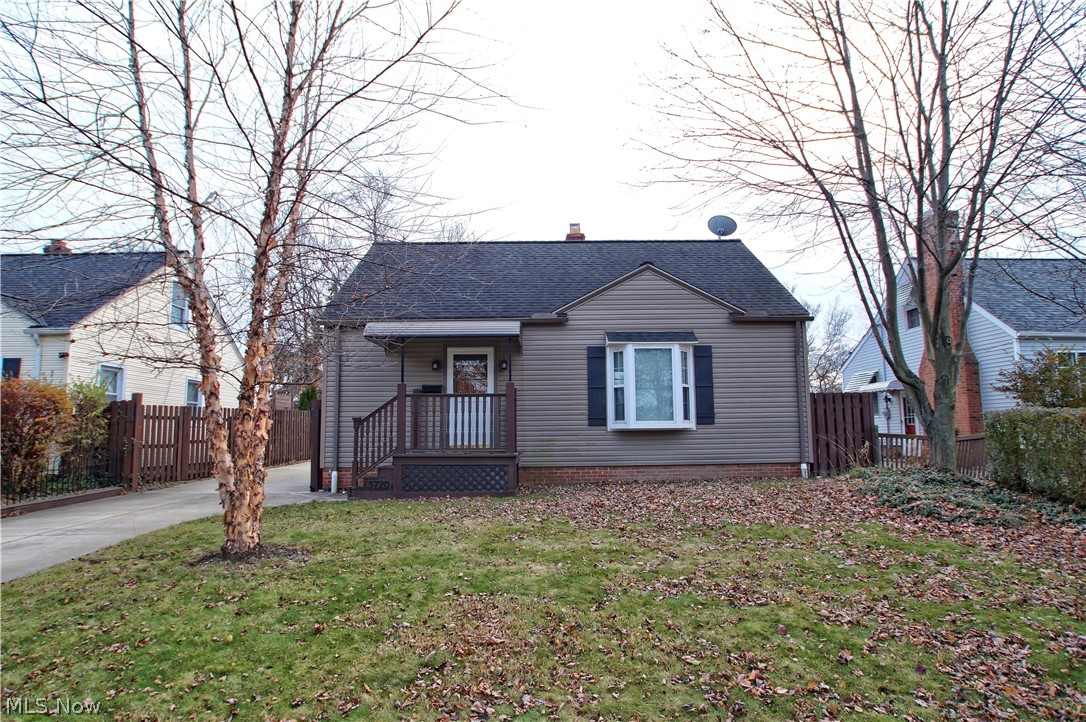 5720 Wellington Road Cleveland, OH 44124 - Photo 2 of 32
