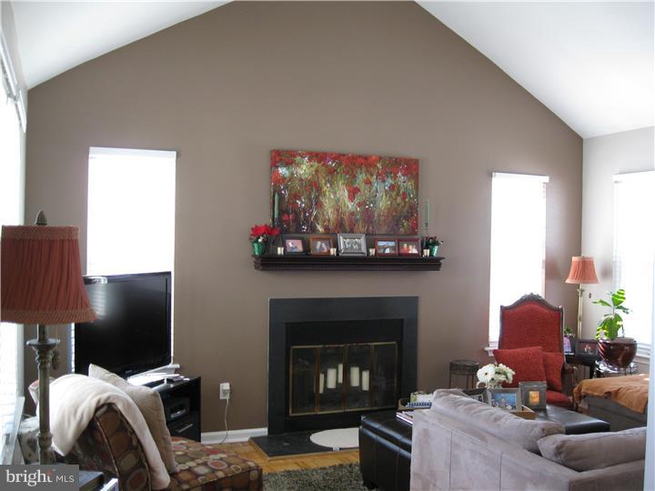 323 McIntosh Road West Chester, PA 19382 - Photo 4 of 25 Living Room