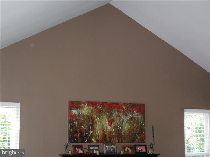 323 McIntosh Road West Chester, PA 19382 - Photo 5 of 25 Living Room
