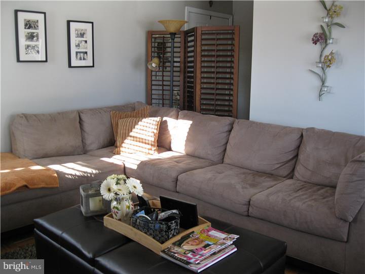 323 McIntosh Road West Chester, PA 19382 - Photo 7 of 25 Living Room