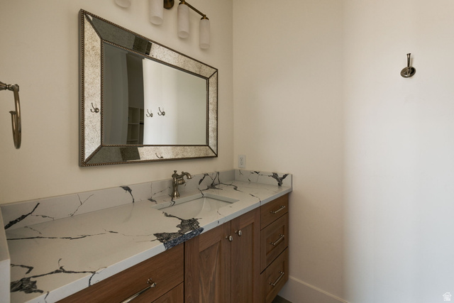 2281 South Crimson Cliffs Way St. George, UT 84790 - Photo 32 of 47 En Suite Bathroom with vanity