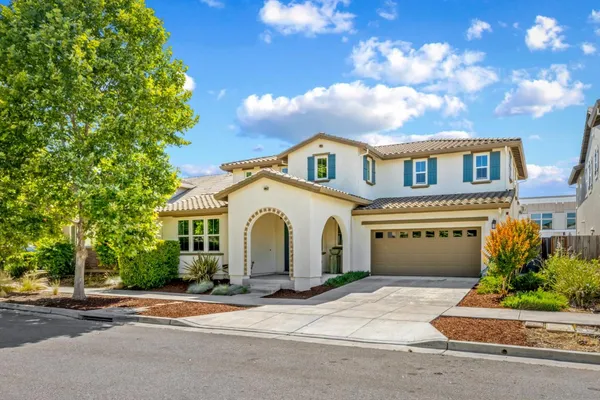 a house view with a outdoor space