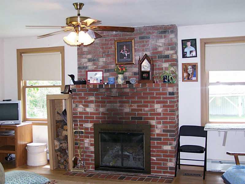 25 Nottingham Road Winthrop, ME 04364 - Photo 13 of 35 Living Room.