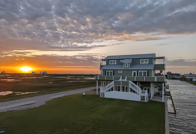 $785,000 | 503 Amigo Lane, Freeport, TX 77541