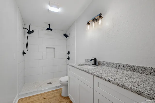 $2,600 | 2925 West Fm 462, Moore, TX 78057