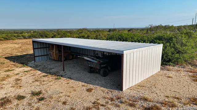 $2,600 | 2925 West Fm 462, Moore, TX 78057