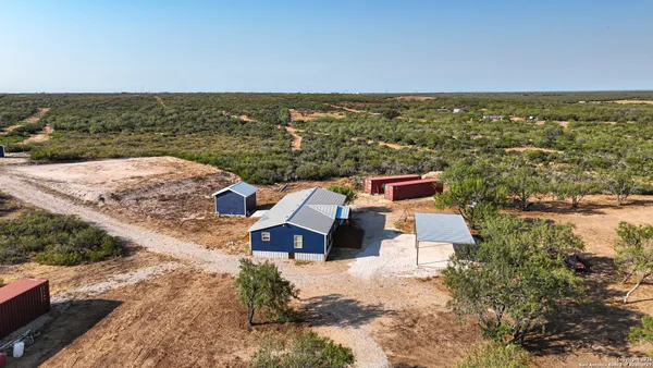 $2,600 | 2925 West Fm 462, Moore, TX 78057