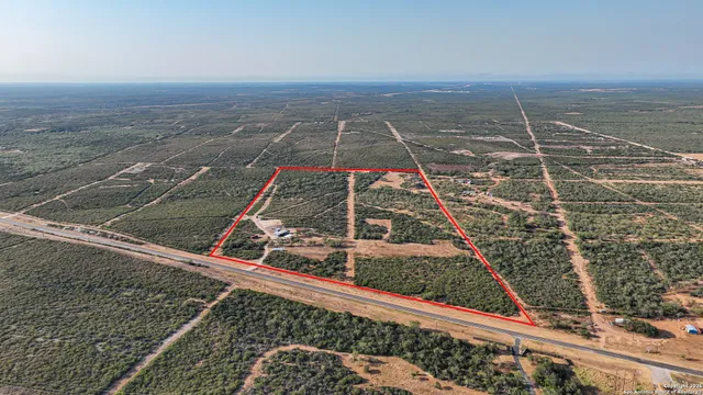 $2,600 | 2925 West Fm 462, Moore, TX 78057