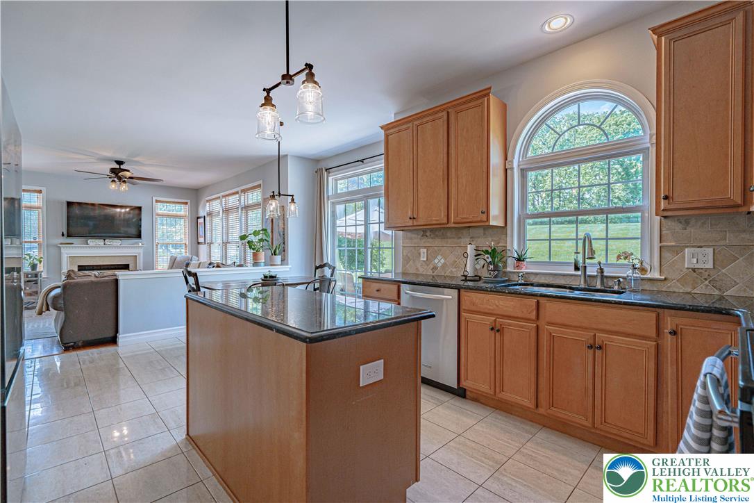 697 Ryan Drive Allentown, PA 18103 - Photo 12 of 48 Gallery Image 12