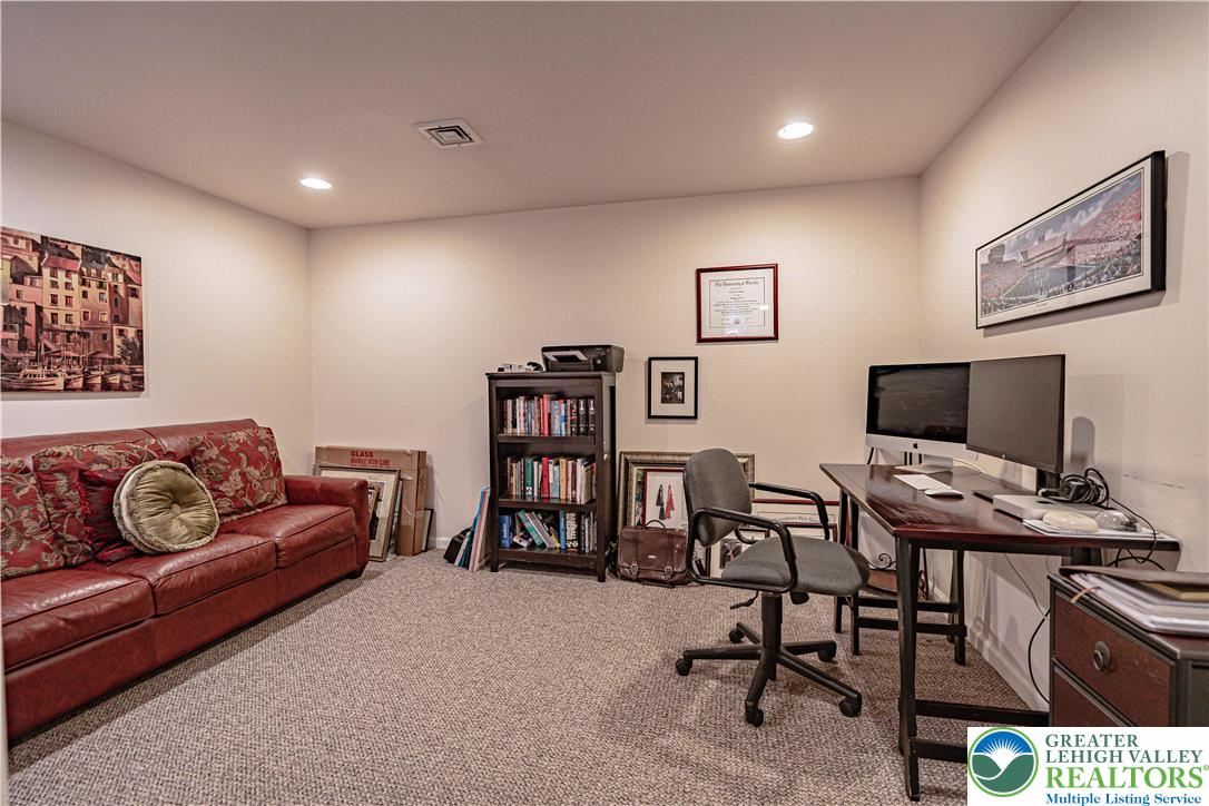 697 Ryan Drive Allentown, PA 18103 - Photo 39 of 48 Gallery Image 39