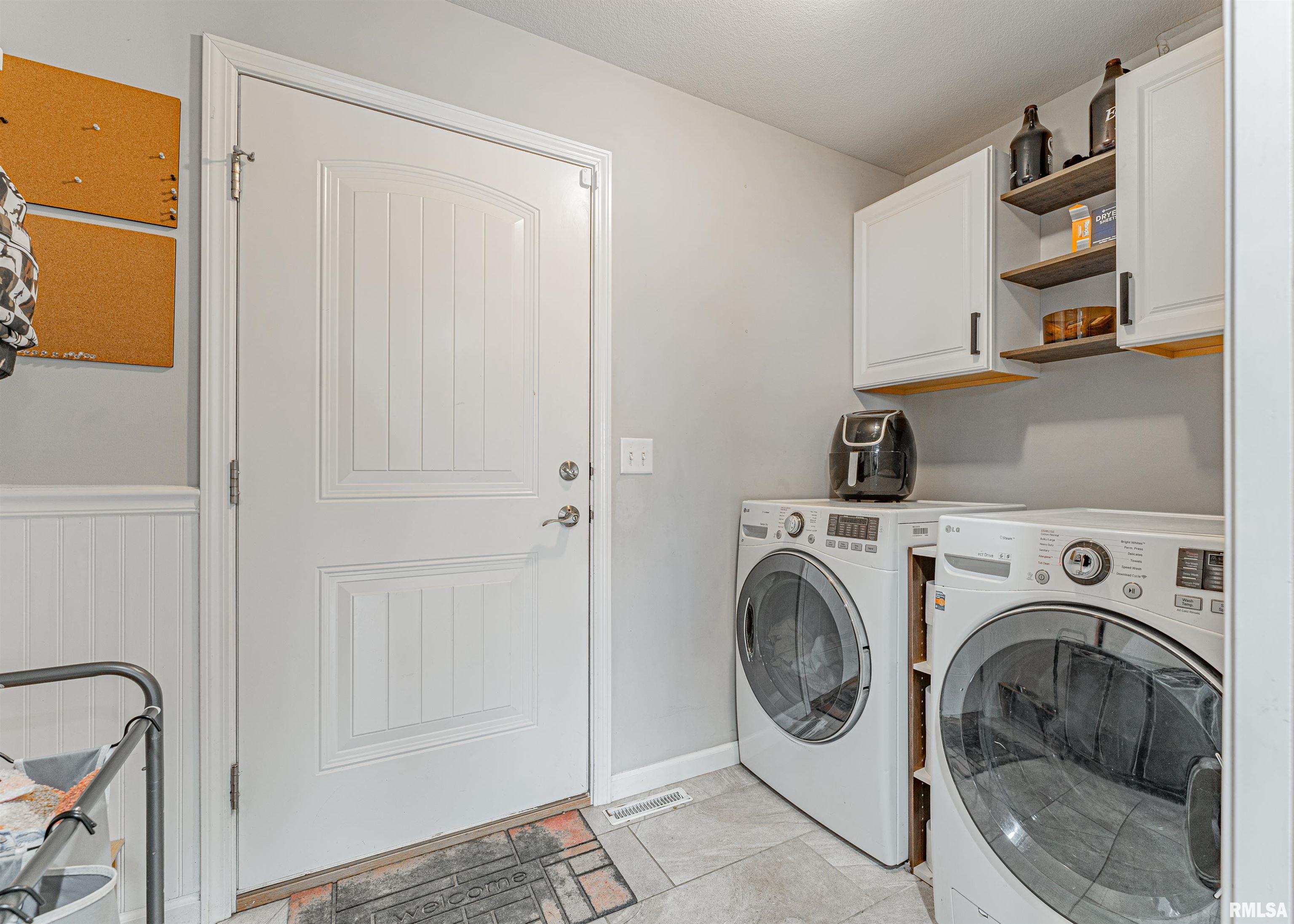 2914 Bardwell Road Bloomington, IL 61704 - Photo 20 of 45 Gallery Image 20