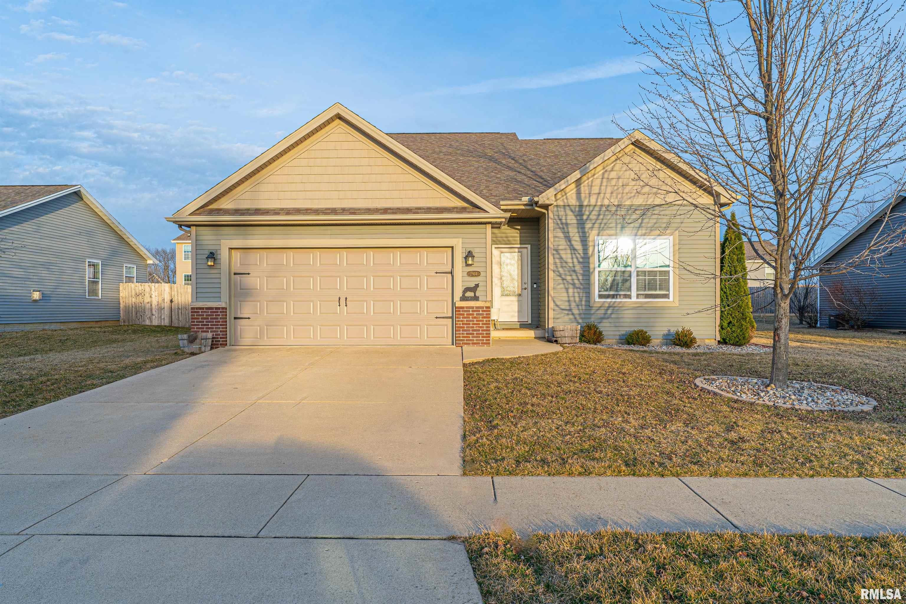 2914 Bardwell Road Bloomington, IL 61704 - Photo 2 of 45 Gallery Image 2