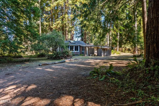 a view of a backyard of the house