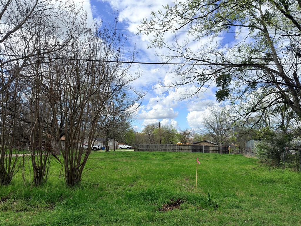 604 Southwest 2nd Street Kerens, TX 75144 - Photo 2 of 5 a view of yard with tree s