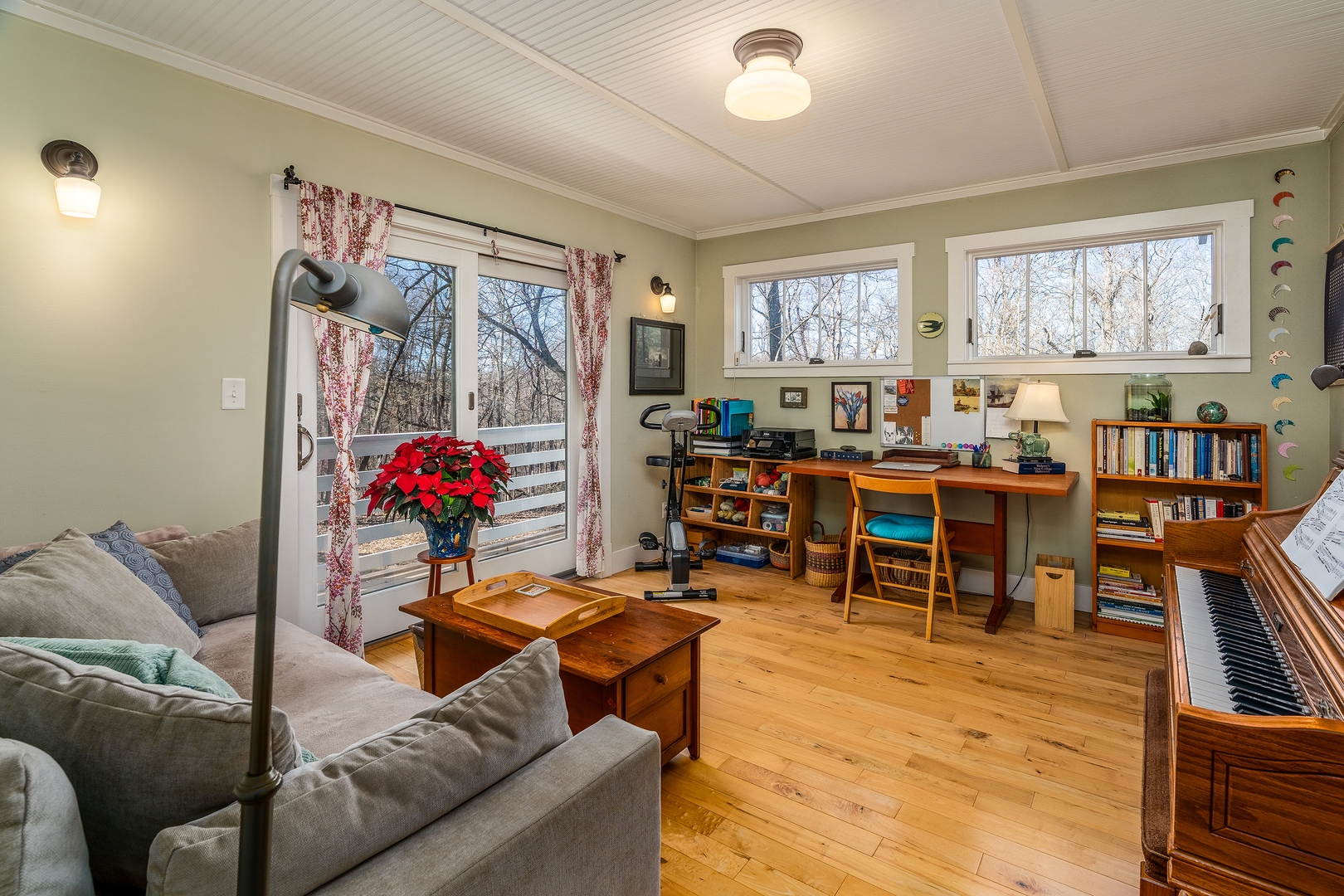 526 Shiloh Road Cobden, IL 62920 - Photo 18 of 59 a living room with furniture and a window