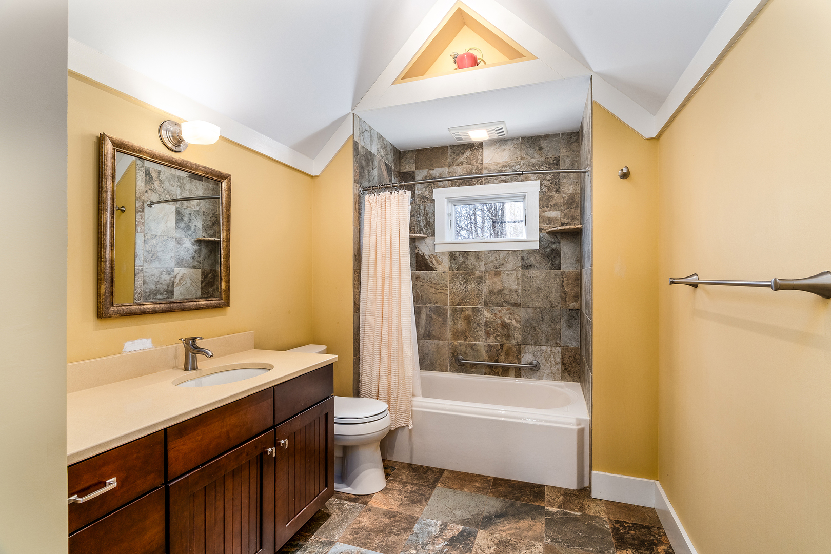 526 Shiloh Road Cobden, IL 62920 - Photo 32 of 59 a bathroom with a sink a bathtub and a toilet