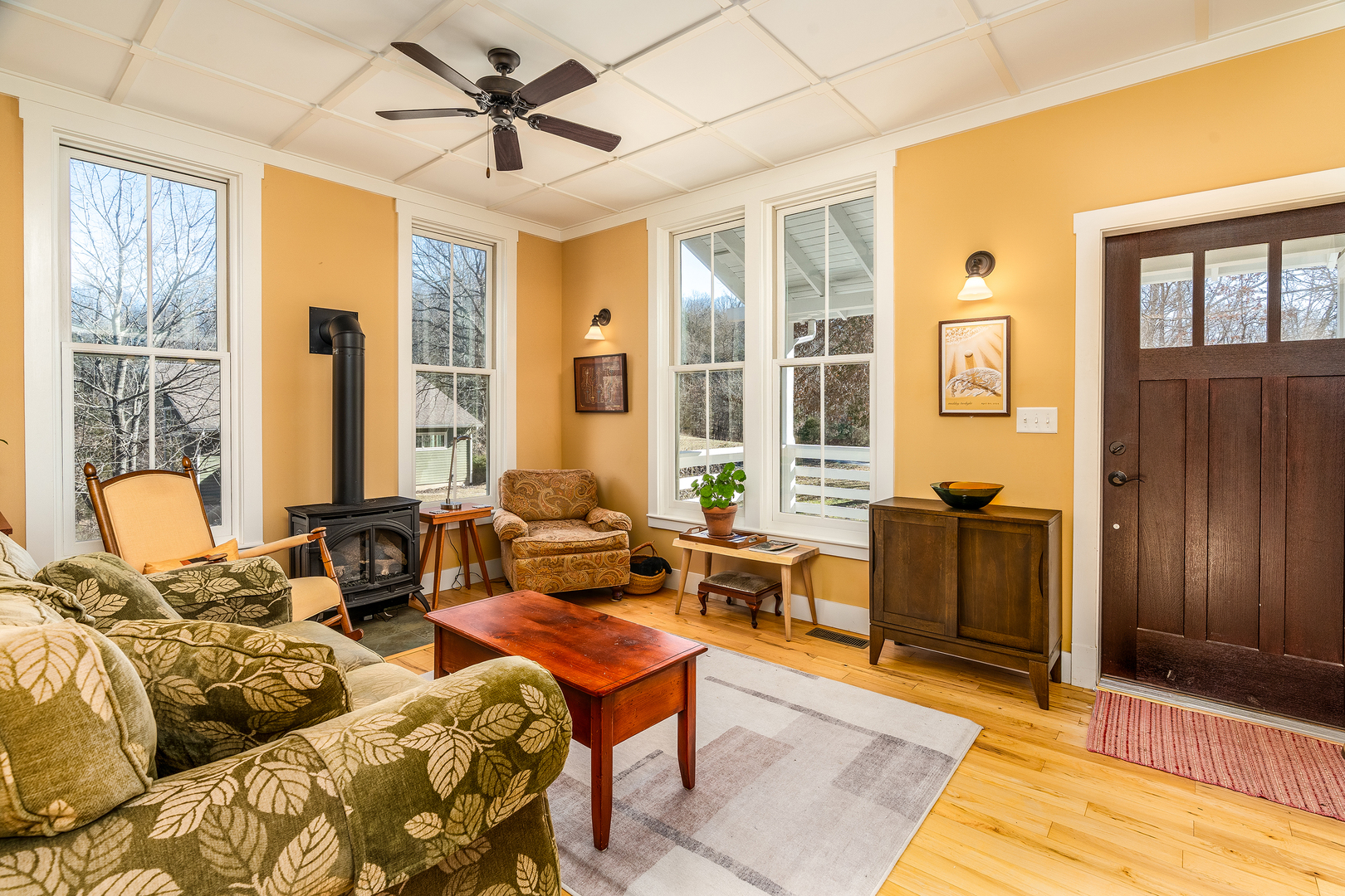 526 Shiloh Road Cobden, IL 62920 - Photo 5 of 59 a living room with furniture and a table