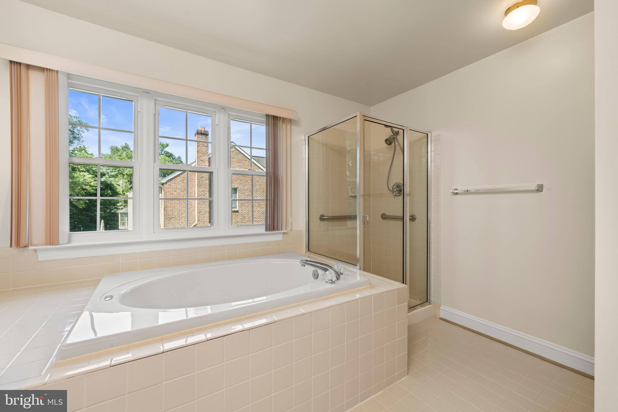 2 Ringleaf Court Cockeysville, MD 21030 - Photo 17 of 34 Jacuzzi soaking tub & separate shower