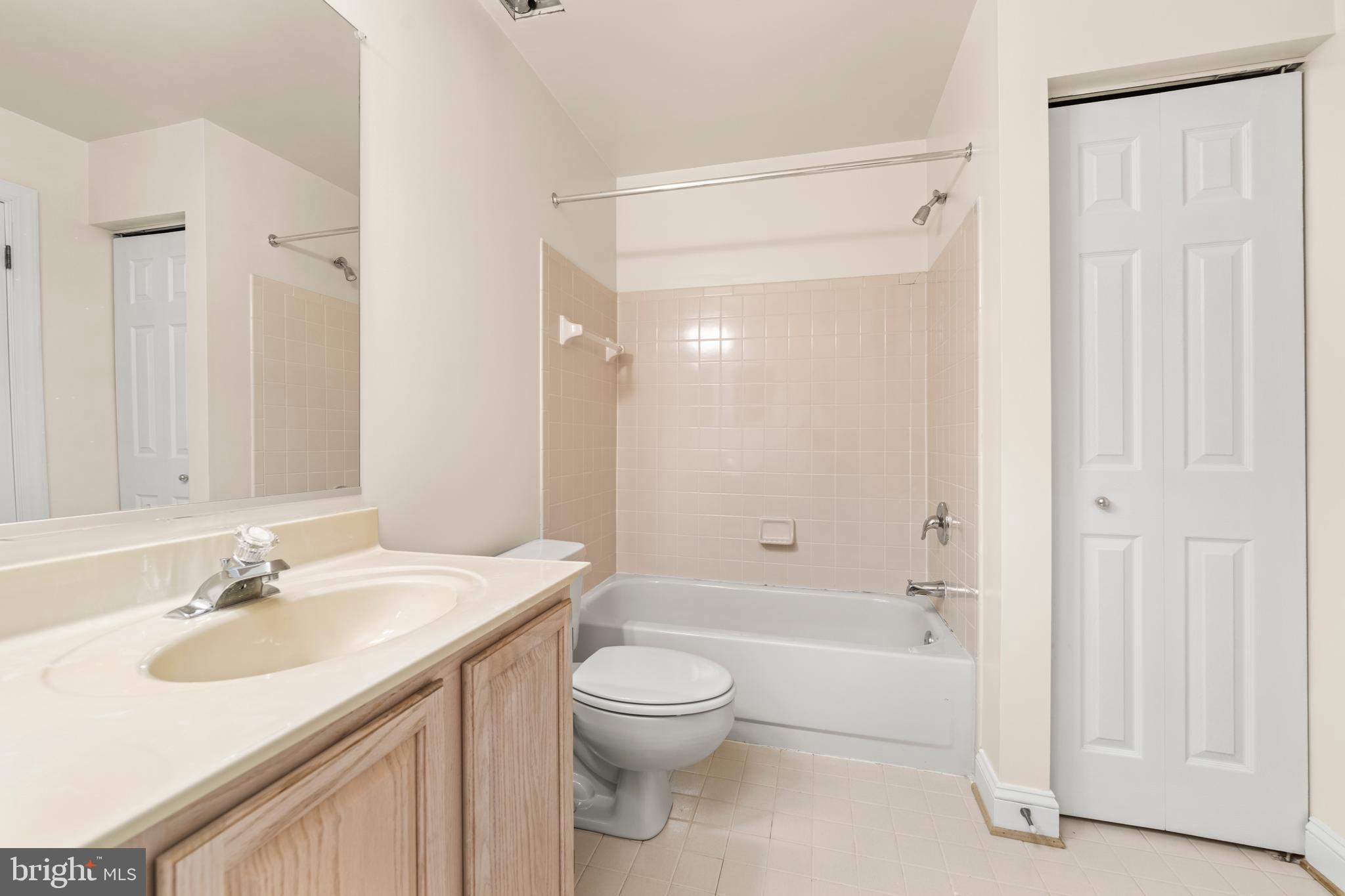 2 Ringleaf Court Cockeysville, MD 21030 - Photo 23 of 34 2nd primary bedroom bath with tub shower combo