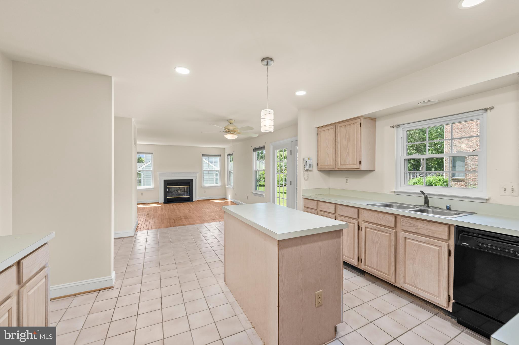 2 Ringleaf Court Cockeysville, MD 21030 - Photo 6 of 34 Eat-in kitchen opens to family room